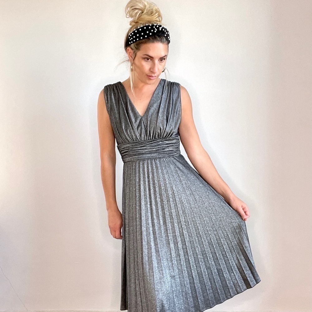 Willow Glenn Metallic Silver Grey Pleated Dress Size 10